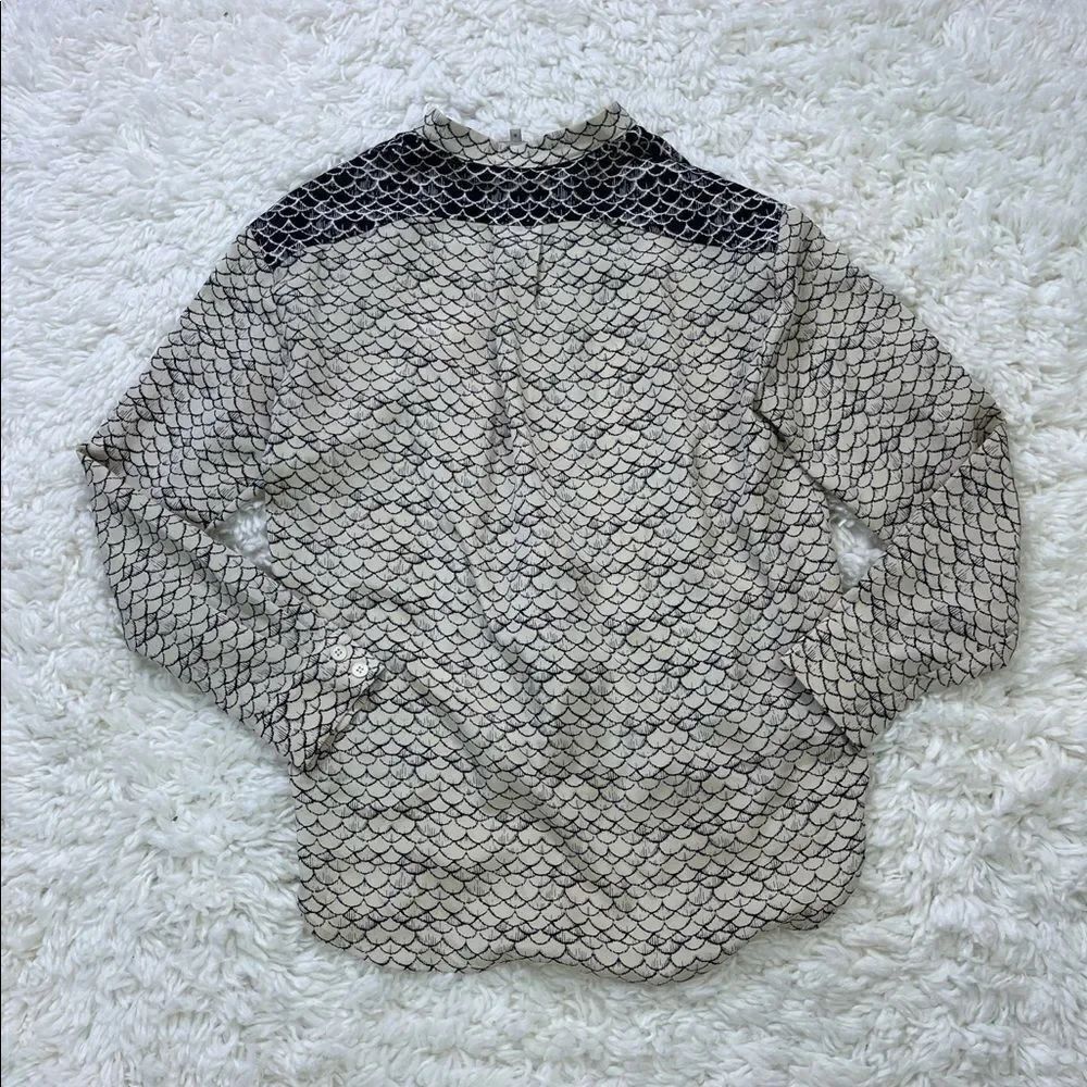 SEA Silk Button Down Blouse Scalloped Pattern - Picture 6 of 6